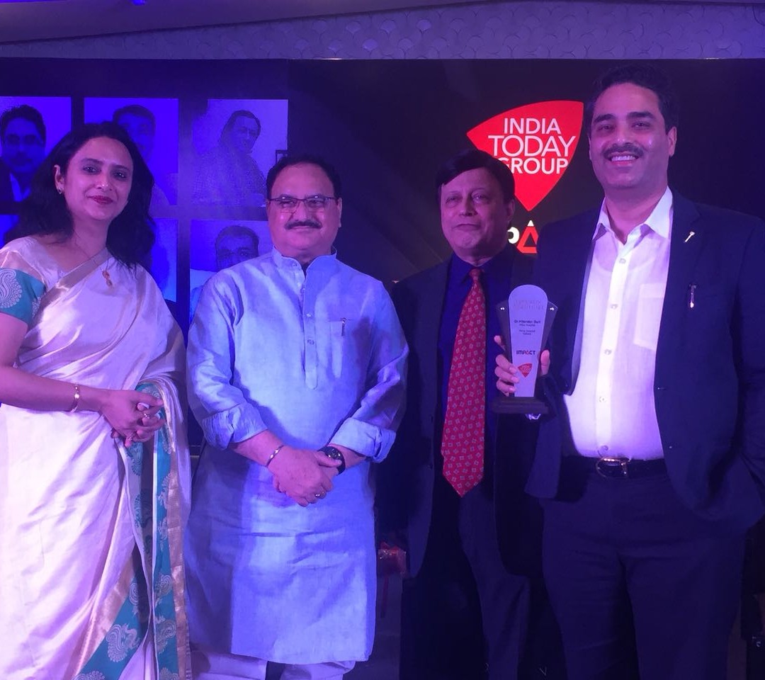 Dr. Hitender Suri being honoured by Sh. J.P Nadda at an event organised by India Today group.